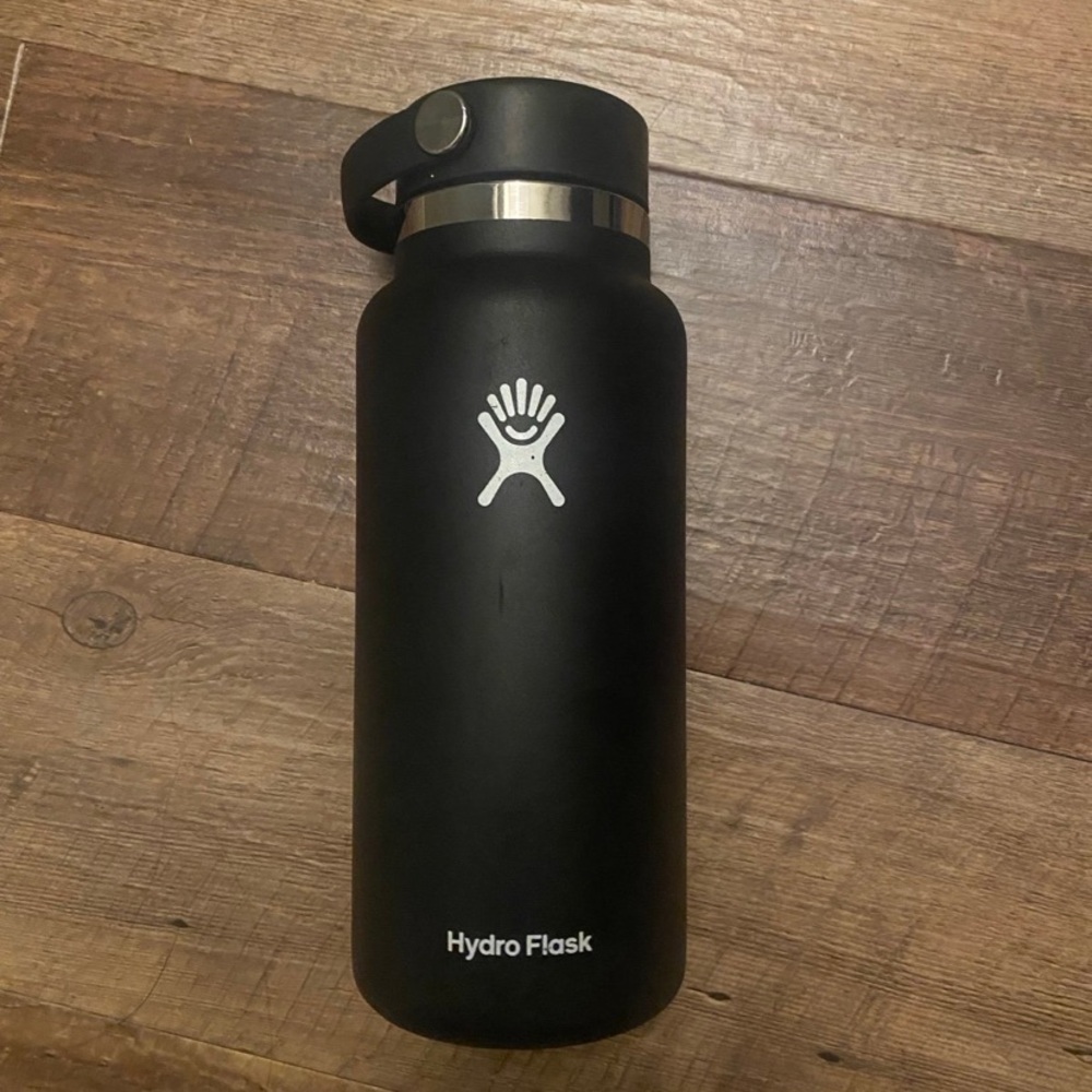 Hydro Flask Black Water Bottle